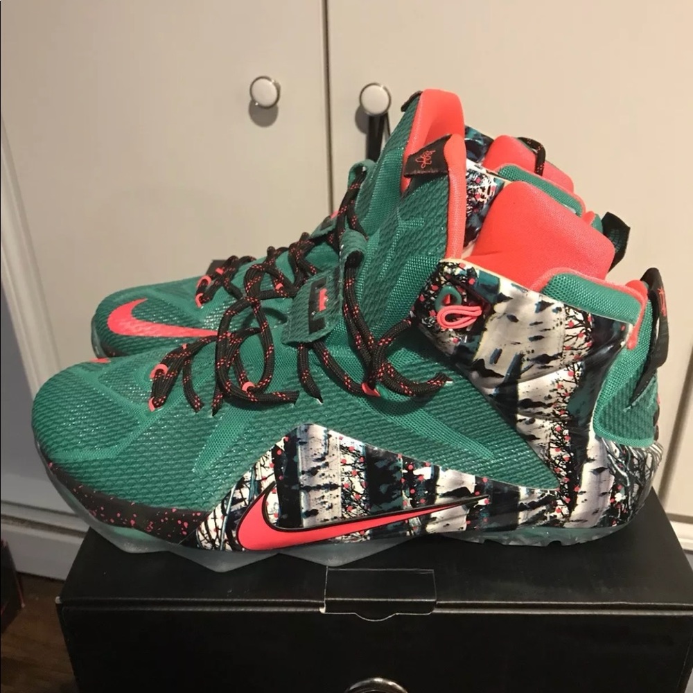 Lebron 12 “Christmas in Akron”